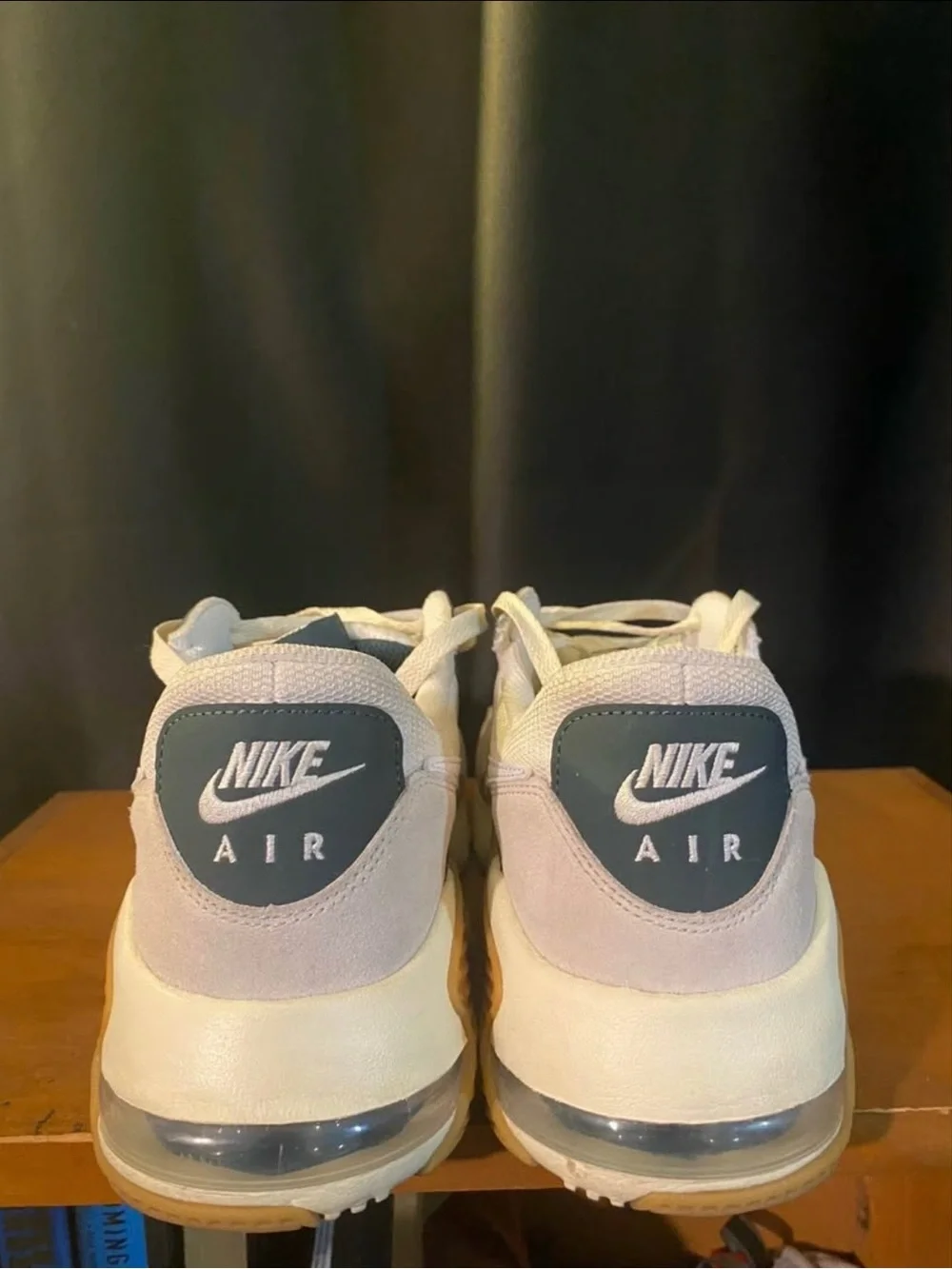 Nike Low-Top Air Max Sneakers in White, gray & Green